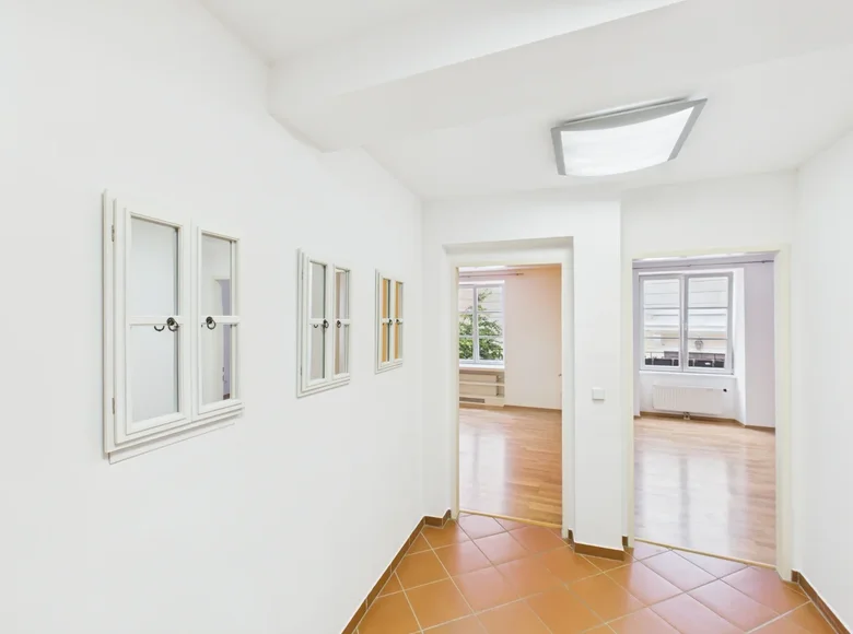 Mieszkanie 2 pokoi 93 m² Baden, Austria