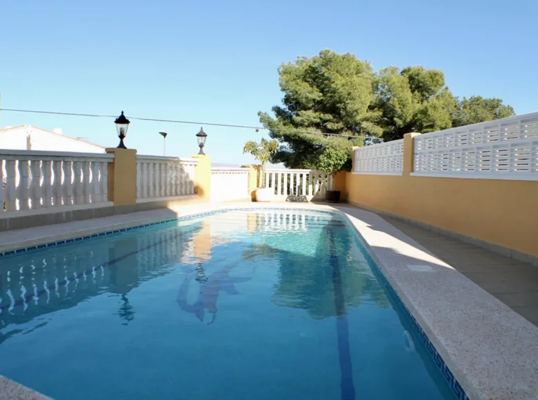 Villa de 4 dormitorios 252 m² La Nucía, Španjolska