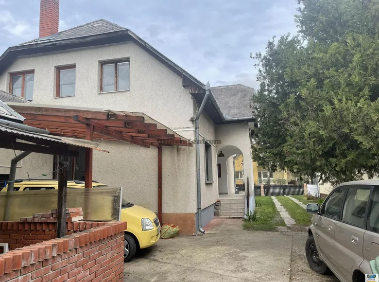 Haus 5 Zimmer 220 m² Kesthell, Ungarn