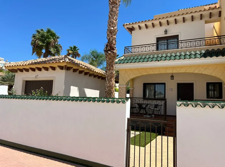 3 bedroom townthouse 105 m² Urbanizacion Dona Pepa, Spain
