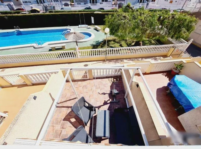Villa de tres dormitorios 110 m² Torrelamata, Španjolska