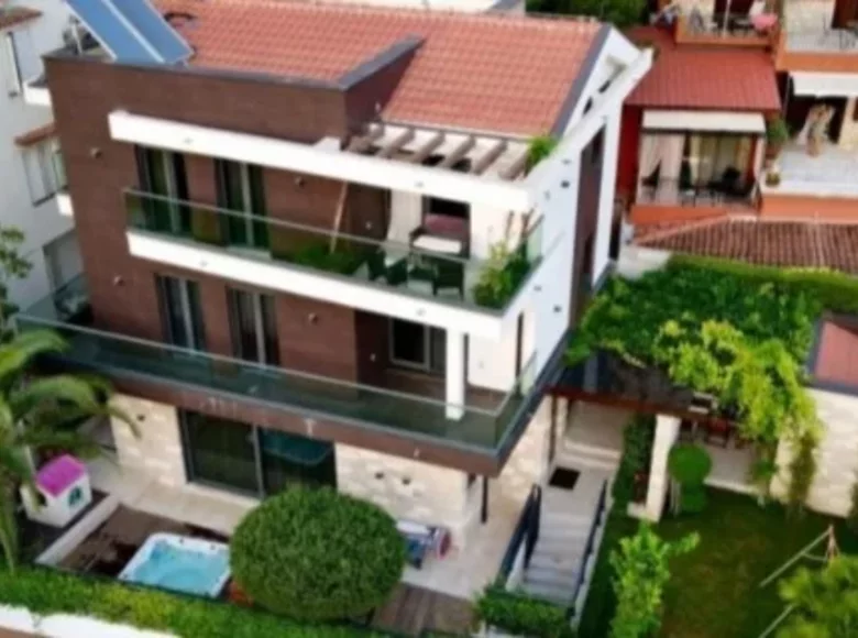 Villa de tres dormitorios 210 m² Kotor, Montenegro