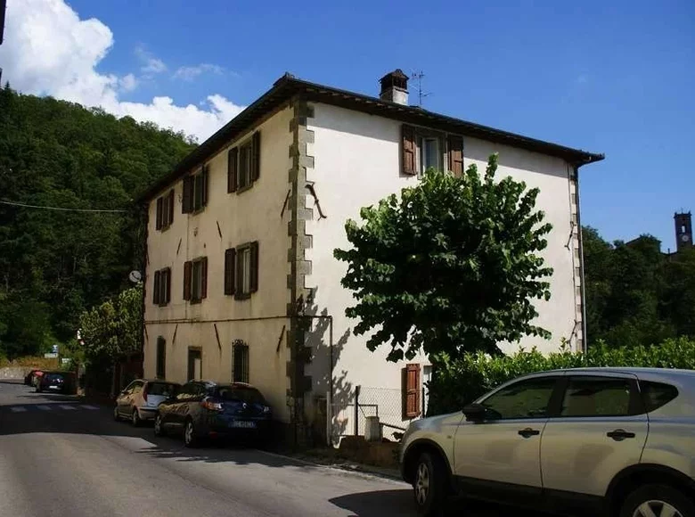 Hotel 600 m² in Castiglione di Garfagnana, Italy