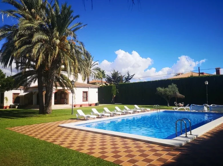 Villa 9 bedrooms 668 m² el Campello, Spain