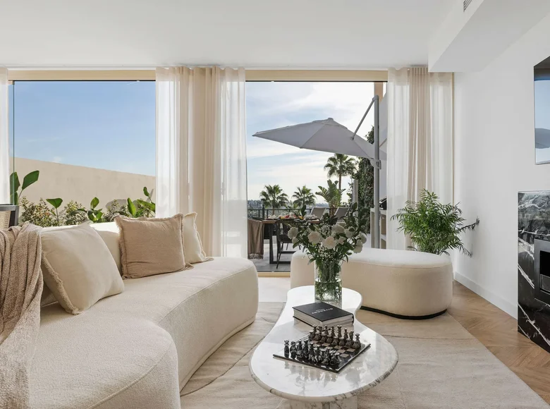 4 bedroom apartment  Marbella, Spain