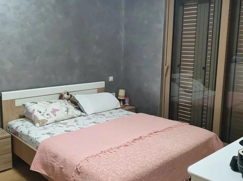 2 bedroom apartment 84 m² Dobrota, Montenegro