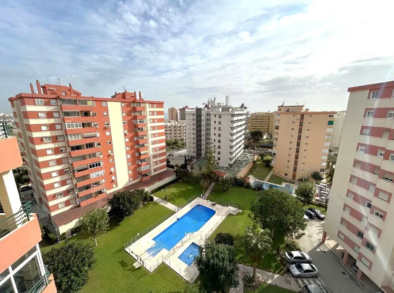 Mieszkanie 4 pokoi 141 m² Fuengirola, Hiszpania