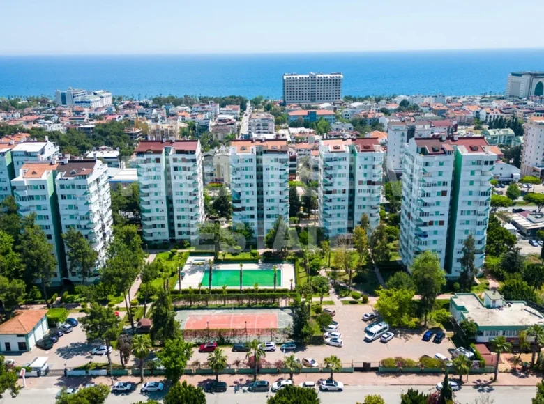Mieszkanie 4 pokoi 180 m² Konyaalti, Turcja
