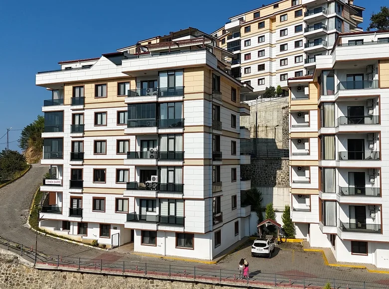 2 bedroom apartment 120 m² Arakli, Turkey