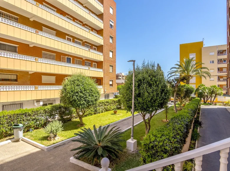 Mieszkanie 3 pokoi 96 m² Torrevieja, Hiszpania