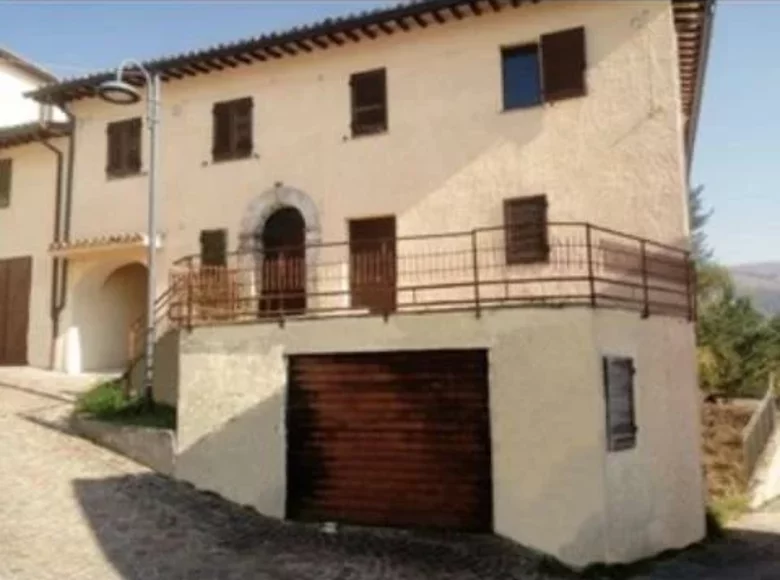 Dom 19 pokojów 550 m² Serravalle di Chienti, Włochy