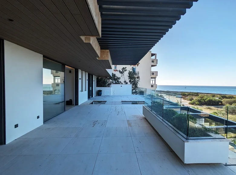 Mieszkanie 4 pokoi 270 m² Estepona, Hiszpania