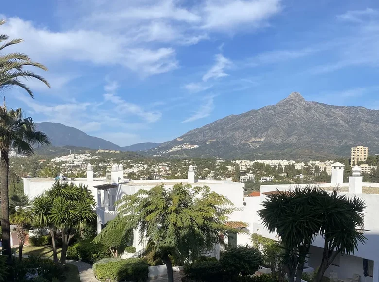 Mieszkanie 2 pokoi 101 m² Marbella, Hiszpania