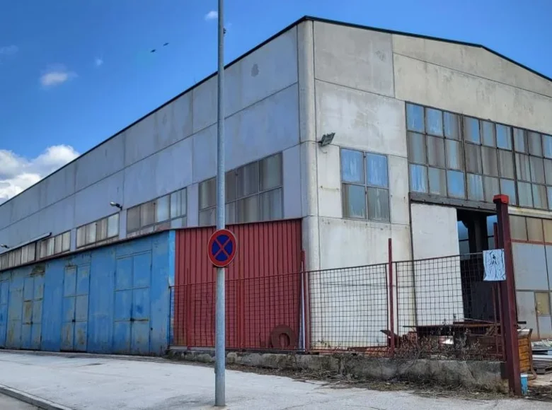 Manufacture 2 000 m² in Grad Pula, Croatia