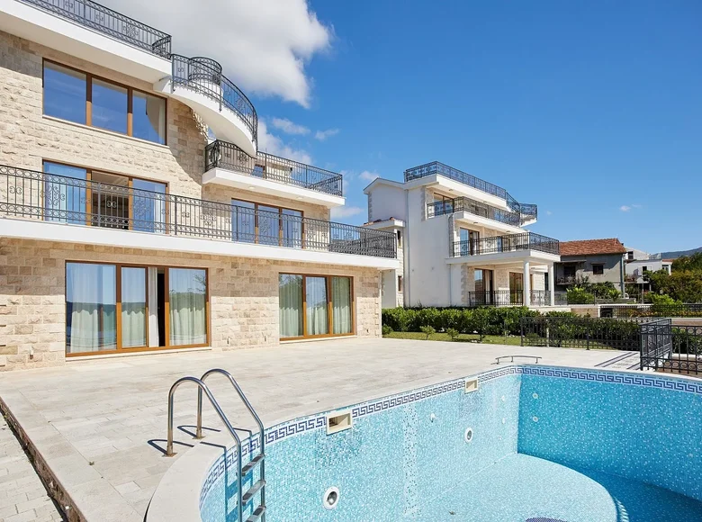 Villa de 6 habitaciones 750 m² Herceg Novi, Montenegro