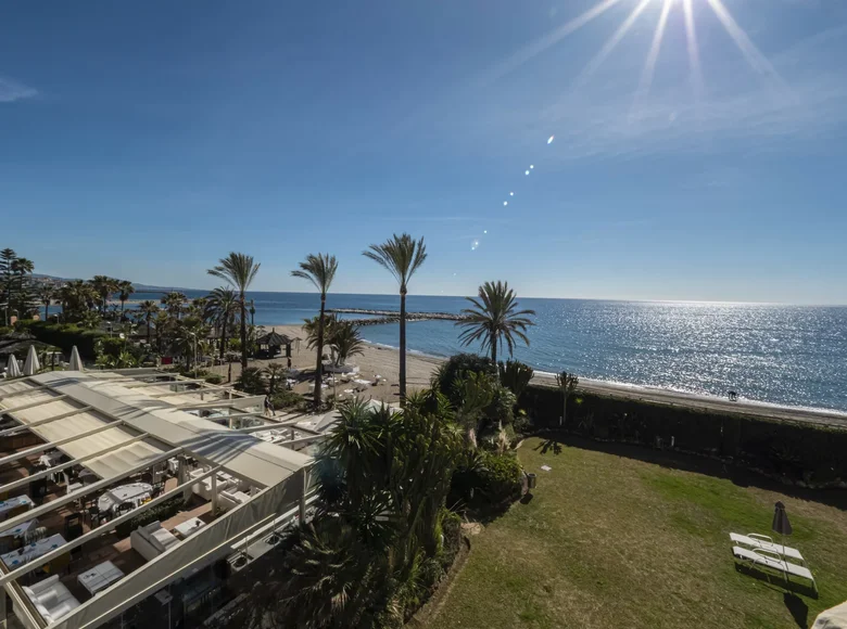 Mieszkanie 2 pokoi 124 m² Marbella, Hiszpania