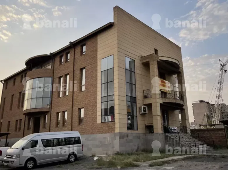 Propiedad comercial 1 680 m² en Ereván, Armenia