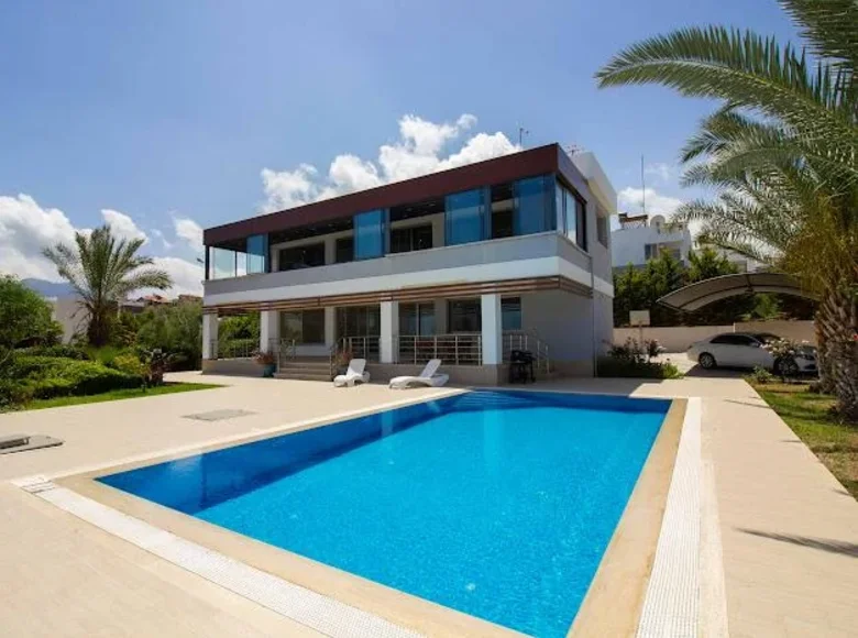 5 bedroom villa 350 m² Girne (Kyrenia) District, Northern Cyprus