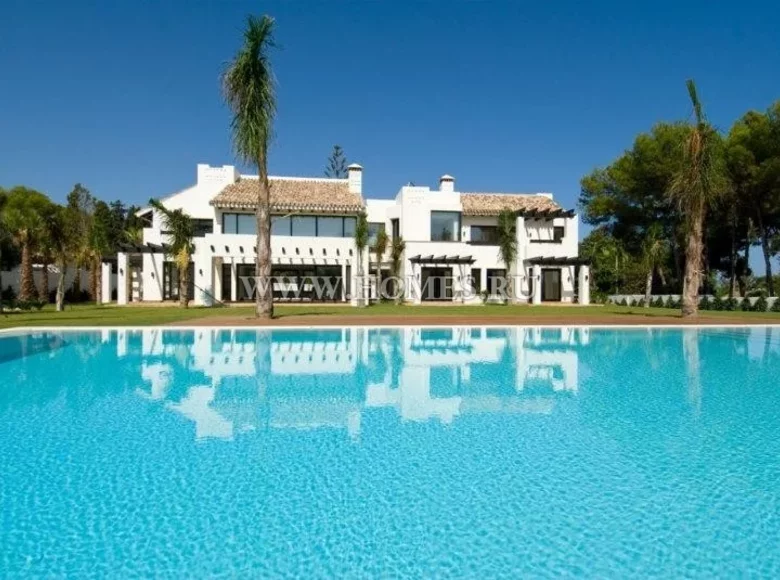 6 bedroom villa 1 018 m² Malaga, Spain