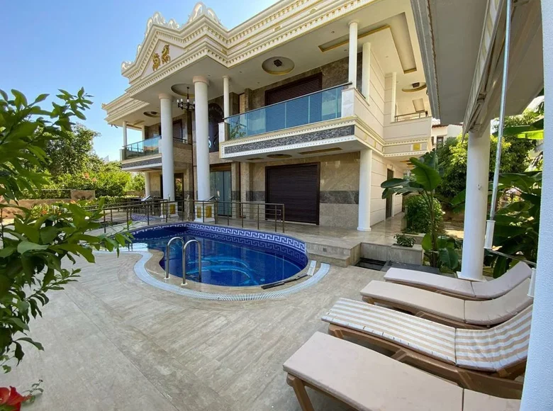 7-Schlafzimmer-Villa 700 m² Kemer, Türkei