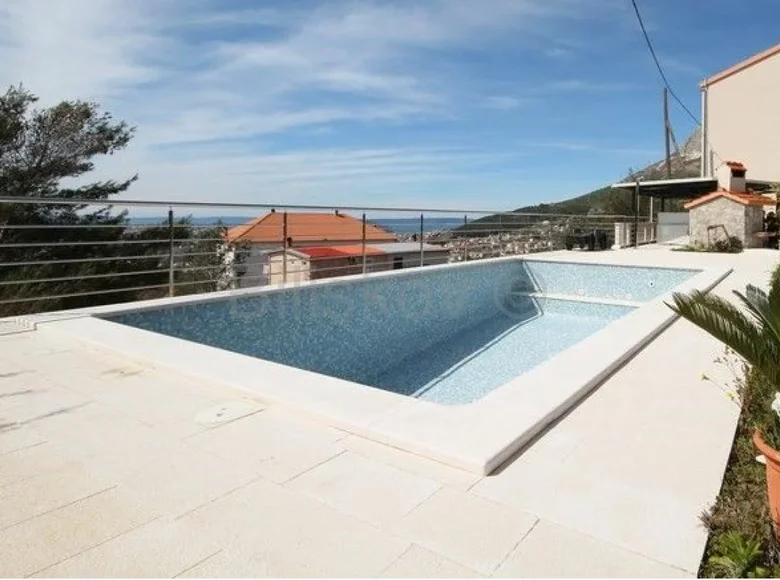 House 12 rooms 416 m² Klis, Croatia