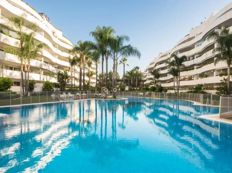 Mieszkanie 4 pokoi  Marbella, Hiszpania