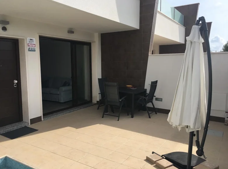 Villa mit 2 Schlafzimmern 234 m², Alle Länder