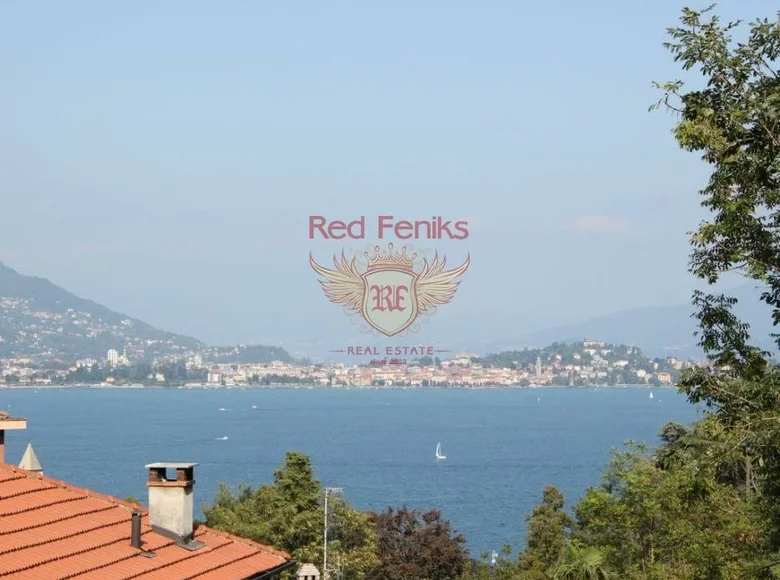 2 bedroom apartment 124 m² Baveno, Italy