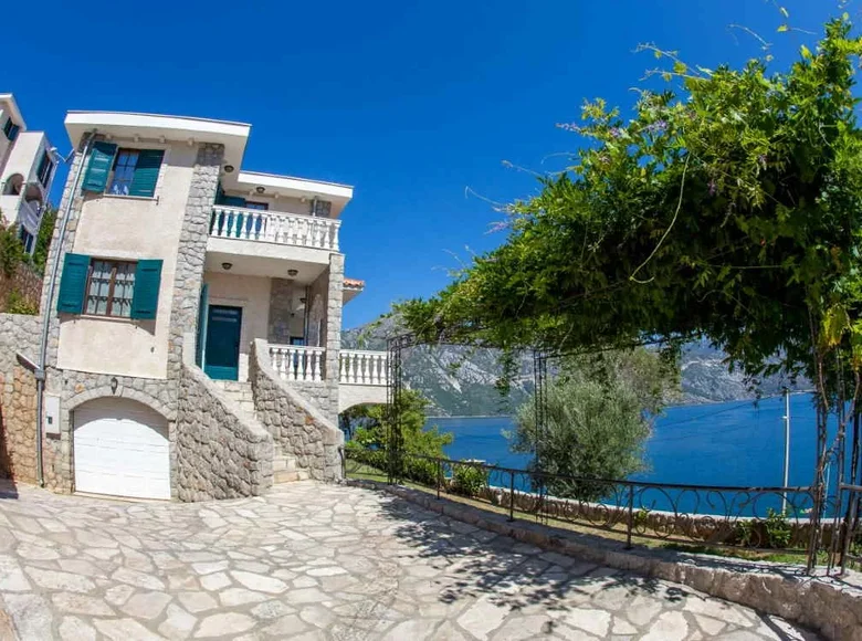 Villa de 4 dormitorios 235 m² durici, Montenegro