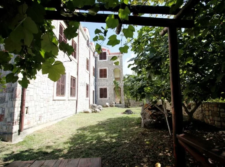 Дом 1 010 м² Ульцинь, Черногория