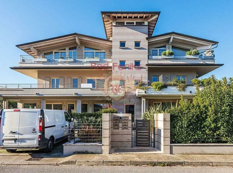 Mieszkanie 4 pokoi 130 m² Sirmione, Włochy