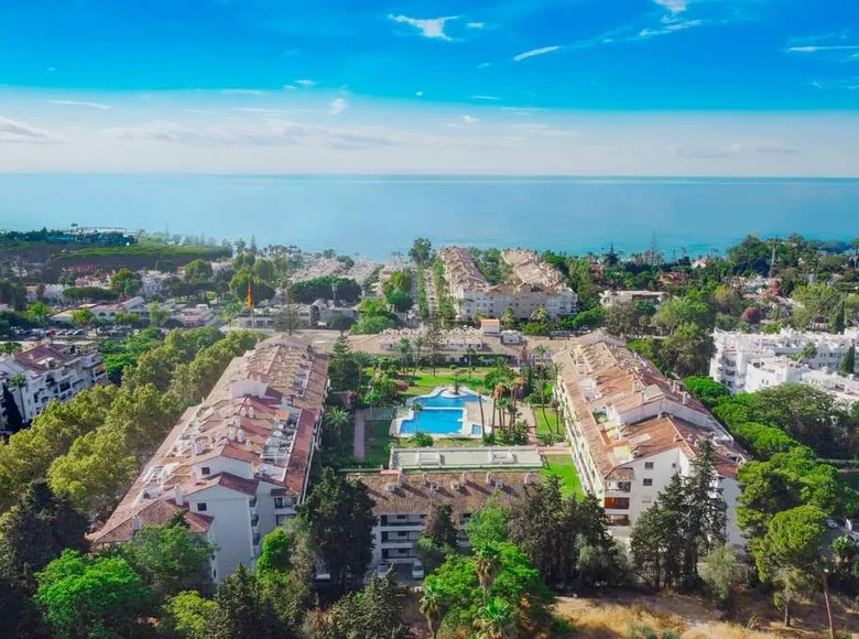 2 bedroom apartment 82 m² Marbella, Spain