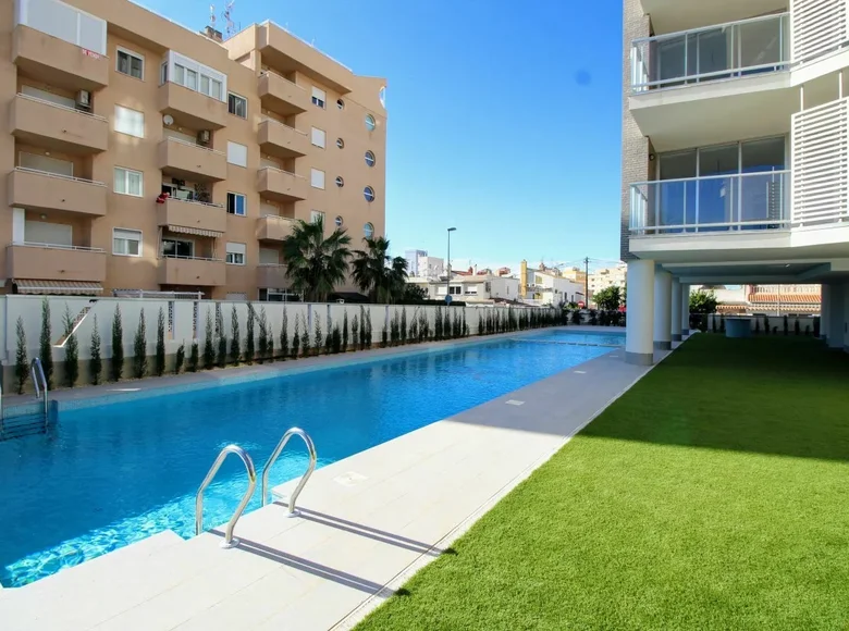 Mieszkanie 3 pokoi 74 m² Torrevieja, Hiszpania