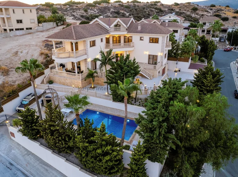 6 bedroom villa 650 m² Mouttagiaka, Cyprus
