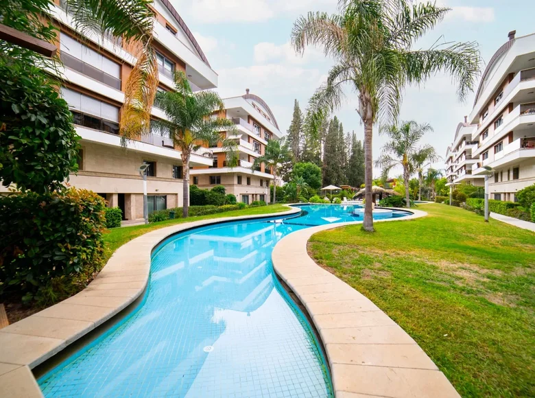 Mieszkanie 4 pokoi 180 m² Muratpasa, Turcja