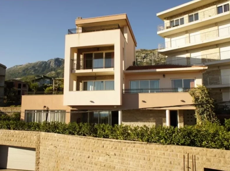 4 bedroom house 495 m² Becici, Montenegro