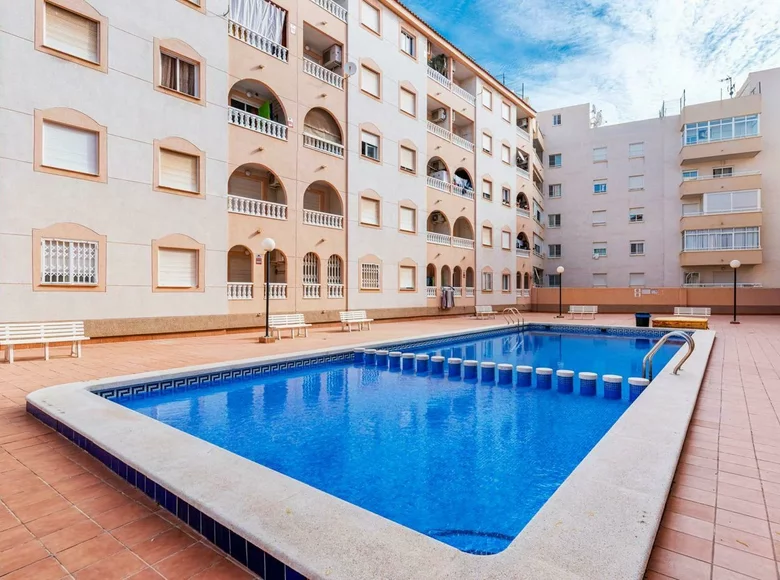 Mieszkanie 3 pokoi 57 m² Torrevieja, Hiszpania