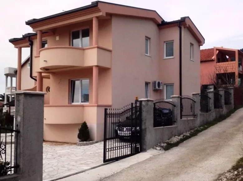 4 bedroom house 190 m² Bar, Montenegro