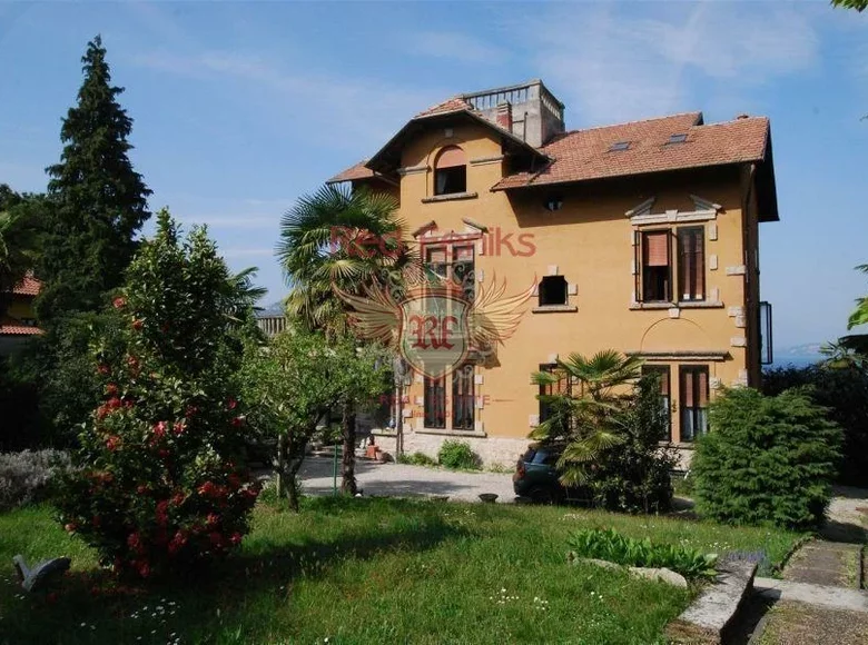 Villa de 6 habitaciones 350 m² Arona, Italia
