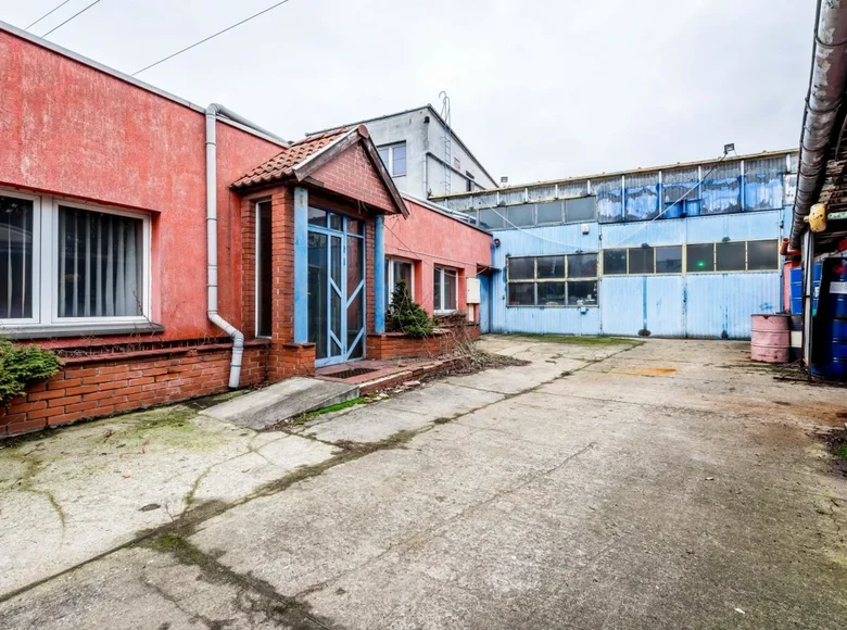 Commercial property 700 m² in Lubon, Poland