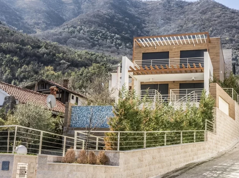 Villa de 4 dormitorios 371 m² Stoliv, Montenegro