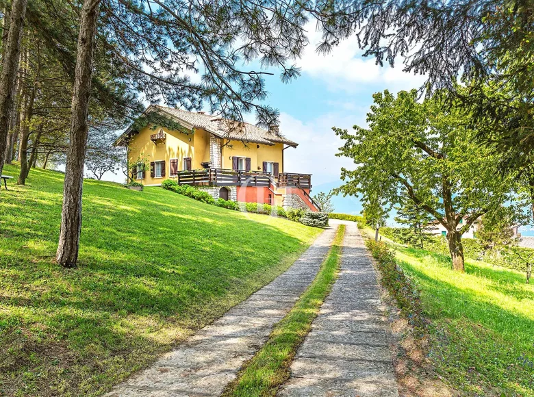 Land 12 rooms 3 713 m² San Zeno di Montagna, Italy