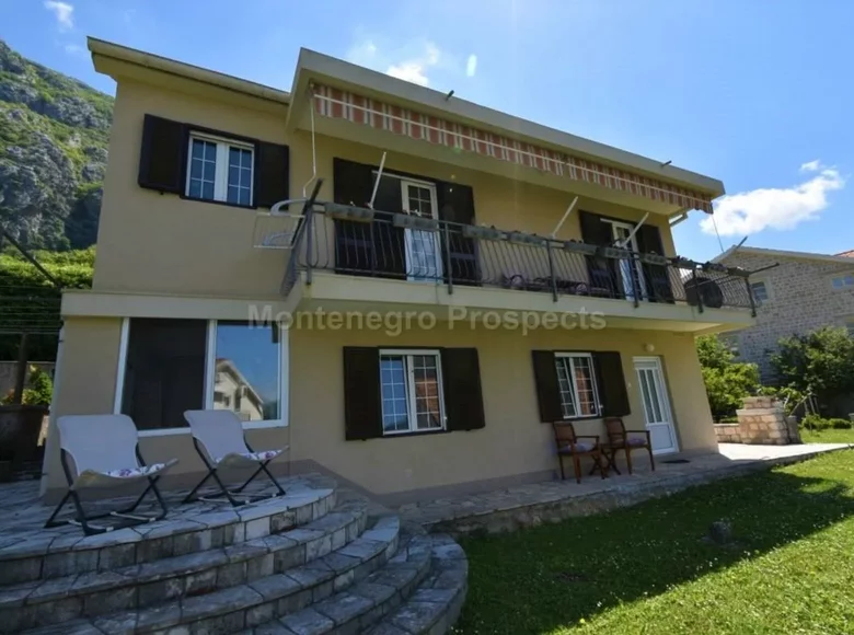 Casa 5 habitaciones 219 m² Bijela, Montenegro