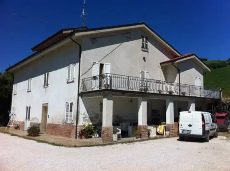 House 16 rooms 400 m² Terni, Italy