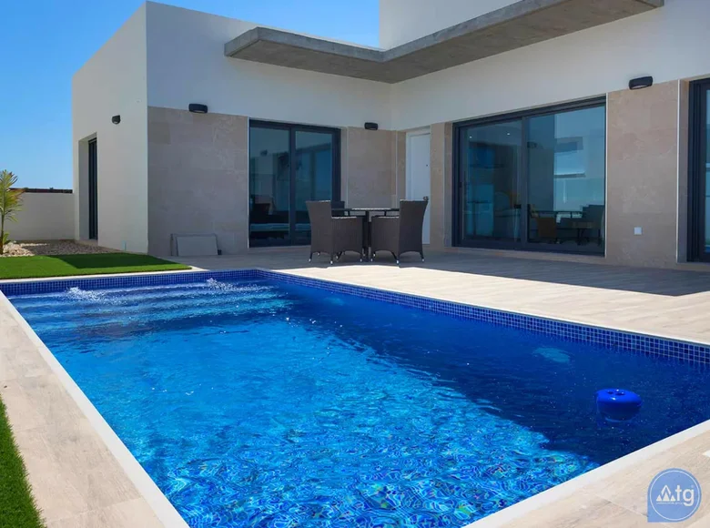 Villa de tres dormitorios 106 m² Almoradi, España