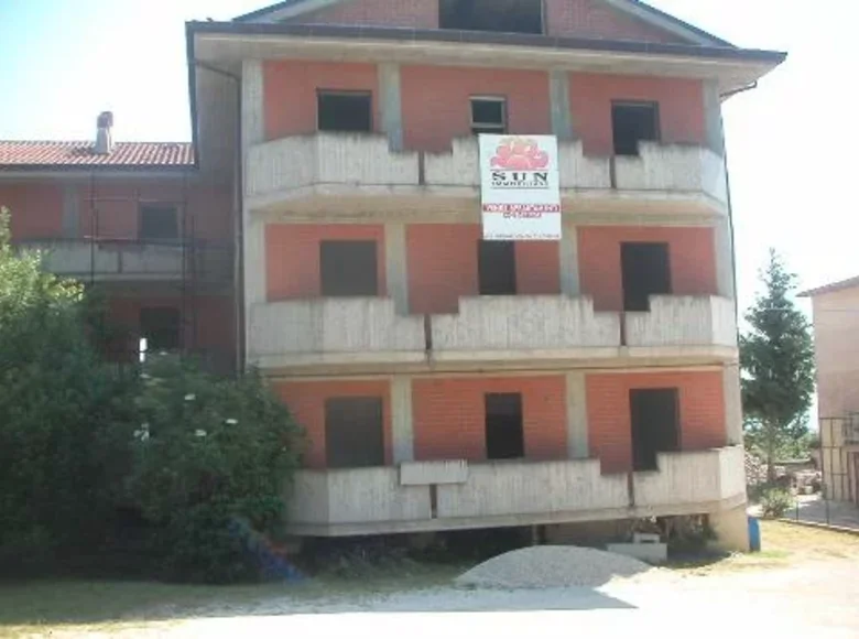 Wohnung 6 Zimmer 110 m² Terni, Italien