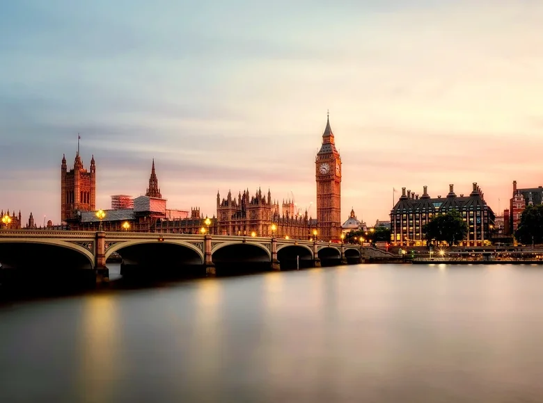 3 bedroom apartment 97 m² London, United Kingdom