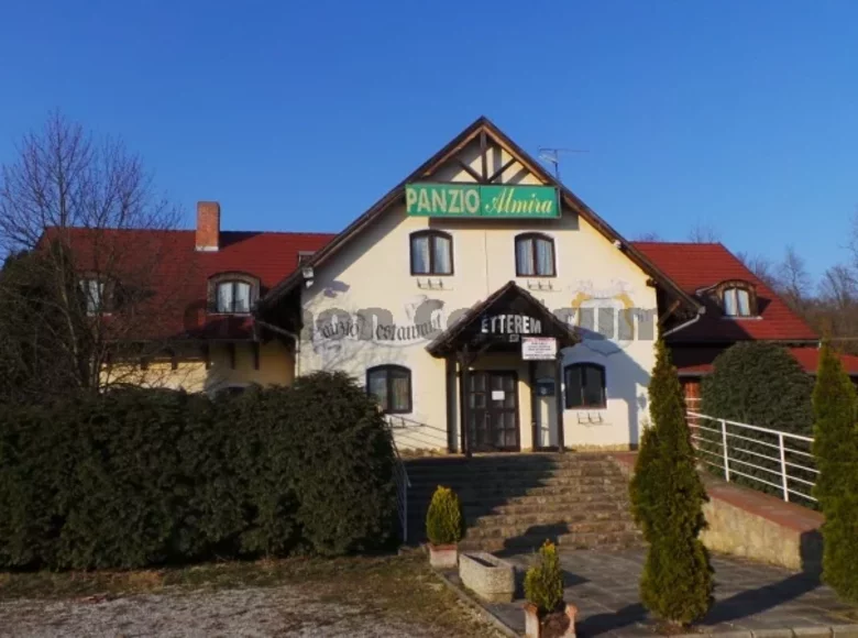 Commercial property 850 m² in Roenoek, Hungary