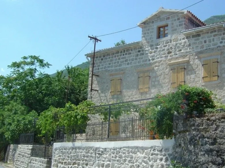 villa de 5 dormitorios 168 m² Dobrota, Montenegro