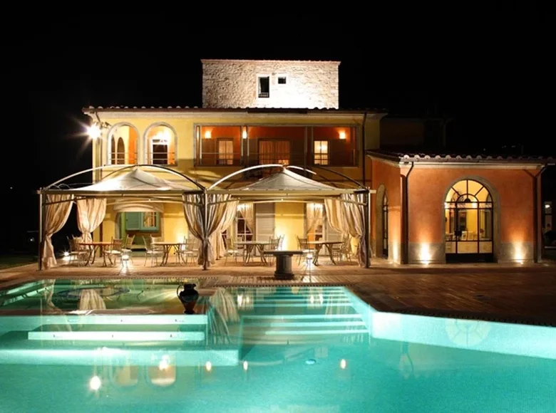 Villa 11 bedrooms 1 260 m² Perugia, Italy